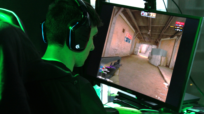 Enjoy the action thrills of Counter Strike pros from your couch